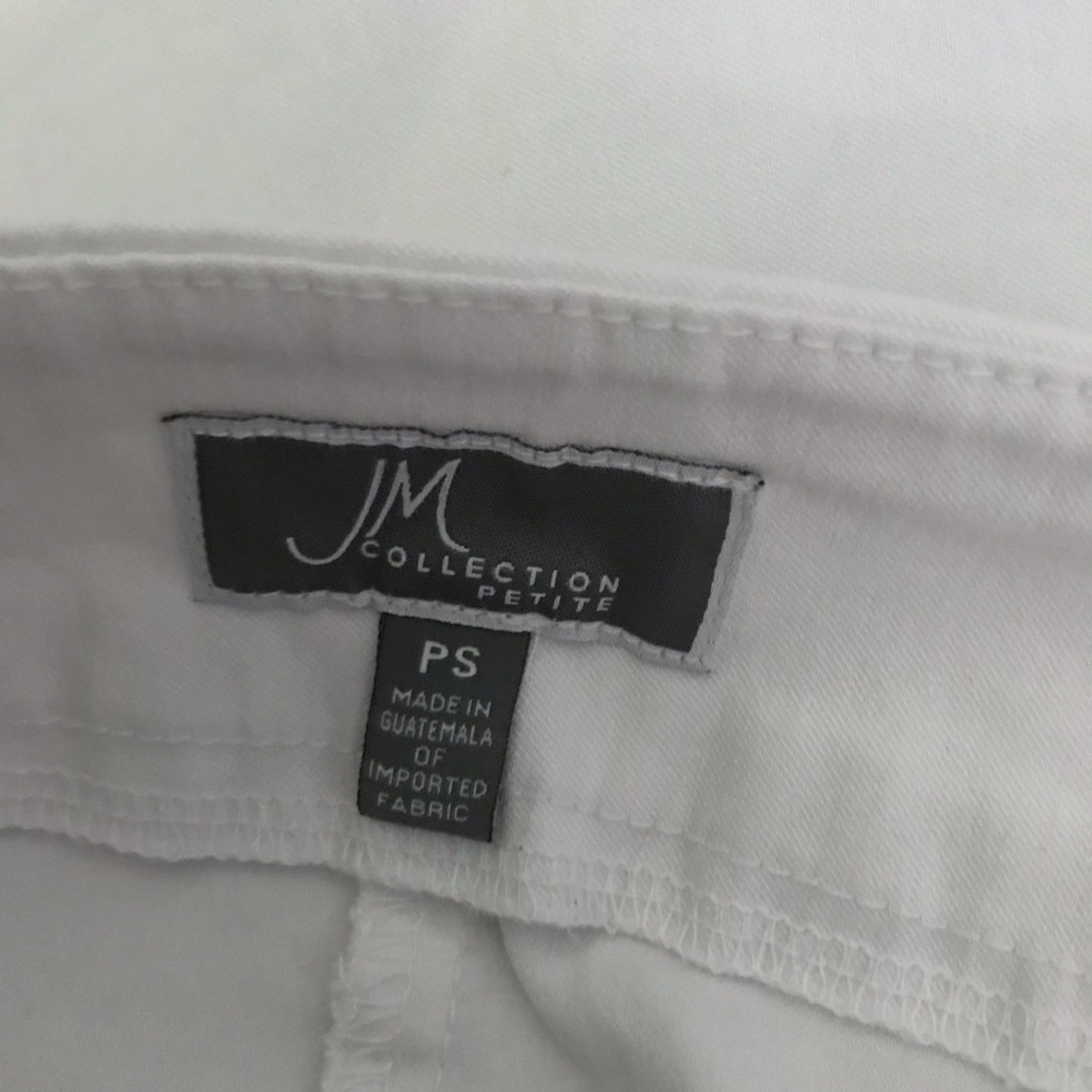 JM Collection White Capris 🩳 - Picture 5 of 8